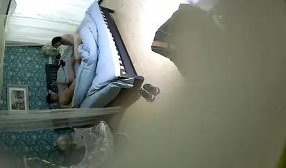 大学情侣开房啪啪 各种姿势干了一个多小时 压在身下疯狂输出