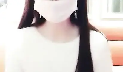 90后美女主播勾搭个屌丝包皮很长的小哥KTV啪啪对白有趣