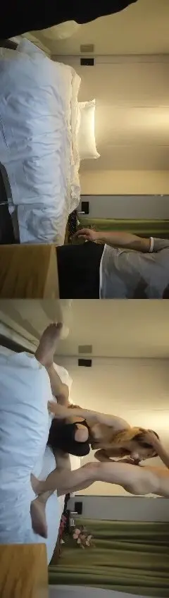 锤子探花-4P名场面 叁男一女激情 连体黑丝骚女 被轮番爆操 车轮战真耐操