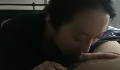 外表清纯文艺的性感大学美女被学长带到酒店啪啪 还在洗澡时就被按在墙上后插 又趴在阳台狠狠干.又白又漂亮