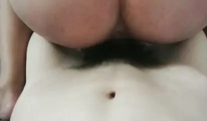 偷插睡得迷迷糊糊的女友 连续抽插把骚货操出感觉 弄得小逼全是白浆 骑乘淫叫 淫语对白