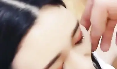 对白非常有内涵的美团外卖小哥为了好评陪寂寞美女吃货吃麻辣香锅最后你懂得