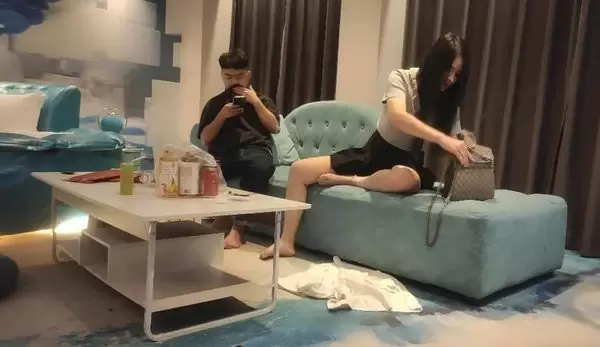 胖子工作室探花-漂亮小少妇来相伴 远景沙发视角 温柔妩媚俏佳人 服务周到激情四射