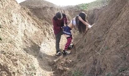 超长超高清 乖乖女遇上辣手男被迫在山沟野战