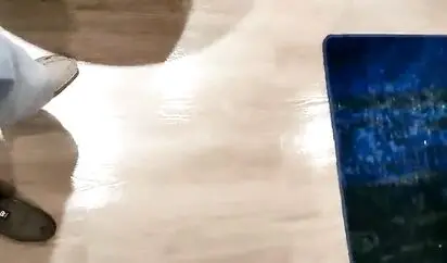 屌哥全国探花酒店约炮偷拍给徒弟小胖约的模特身材牛仔裤兼职白领美眉沙发调情干到床上