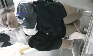 師范大學附近公共廁所正面全景偷拍青春靚麗學妹第十期-運動褲妹子