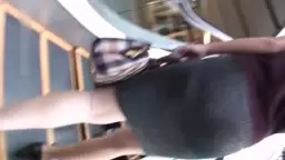 丝袜高跟熟女电梯走光