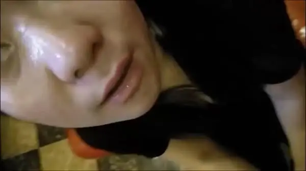 对白真搞笑剧情演绎好赌风骚少妇刚借完又输了只好又来已肉抵债借钱穿上黑网袜干花心还挺粉嫩的K房唱歌又干一炮