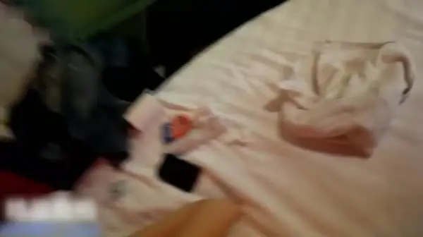 曾疯传的现役军人性爱自拍 对话淫荡 把骚穴扣得水漫金山再疯狂抽插