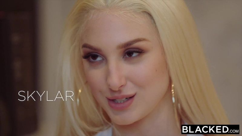 為欺騙 GF Kylie Page 塗黑了第一個異族