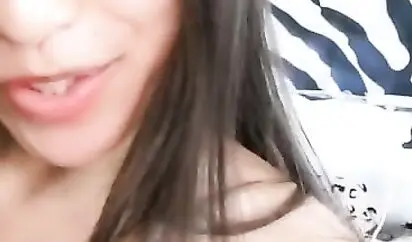 苗条长发新人妹子道具自慰秀 按摩器震动逼逼手指带指套扣逼 很是诱惑喜欢不要错过