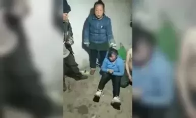 农村土房一对野鸳鸯偷情被抓现场