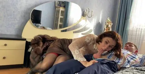 性感的老师不仅教得好 而且使最好的口交