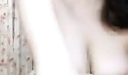 颜值不错萌妹子漏奶漏逼诱惑秀 慢慢脱掉翘屁股自摸逼逼呻吟娇喘 很是诱惑不要错过