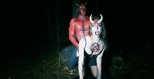 在森林里的算命青少年变成魔鬼暨的魅魔角质