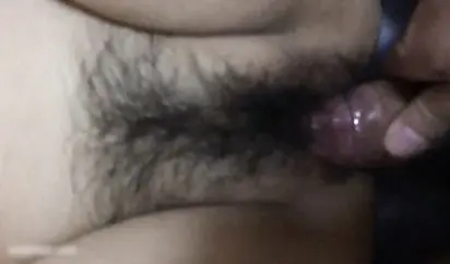 刚结婚的一对新婚小夫妻蜜月旅行家居自拍外泄 女主不论是身材还是脸蛋 都堪称是S级极品 蜂腰巨乳