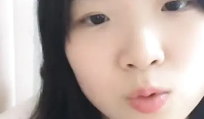 短发年龄不大萌妹子自慰秀 全裸自摸手指插入逼逼挺嫩非常诱人 很是诱惑喜欢不要错过