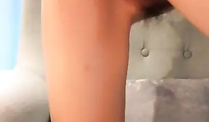 声音好听苗条身材妹子自慰秀 红色内衣慢慢脱掉振动棒道具JJ抽插 很是诱惑不要错过