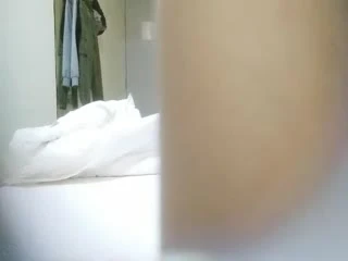 平头哥宾馆约操微信勾搭了很久的医学院药学系气质性感大美女 皮肤白皙颜值高 逼毛茂盛猛扣 操的眼神迷离淫叫