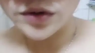 绝骚少妇用自慰棒自慰叫声好淫荡这自慰棒尺度也够大了估计插的很爽