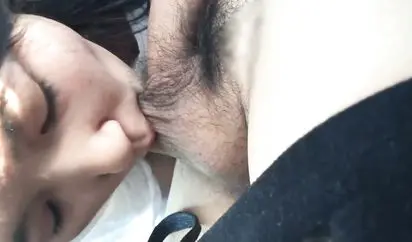 九零后大学生小曼和包养她的干爹自驾游干爹看上去有50多还喜欢各种场合玩