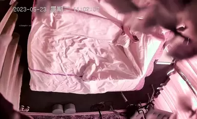 2023-5月新流出情趣酒店專業炮房偷拍 乳臭未乾的小哥和少婦姐姐開房貌似不怎麼會玩