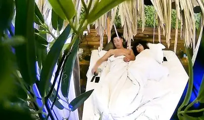 精品酒店绿叶房偷拍精壮帅哥和有夫之妇开房干到正爽来电话了累坏了我的哥