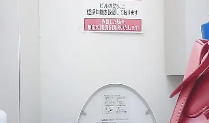 外站流出潮流购物商城坐厕偷拍几个气质年轻美眉个人比较喜欢嘴里叼着卫生巾那个美眉逼毛性感