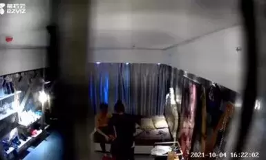 10 06新更 萤石云酒店偷拍-主题酒店嗨翻天 增加情趣操更爽 (1)