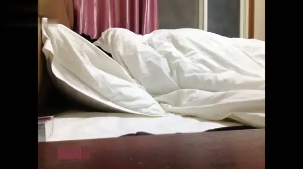 连哄带骗让大奶少妇舔屌口爆