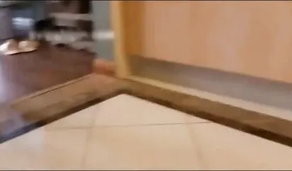 大长腿美女情趣黑丝装跳艳舞诱惑土豪啪啪 干的淫叫：好硬啊 干的我都流水了 我喜欢后入 射我逼里