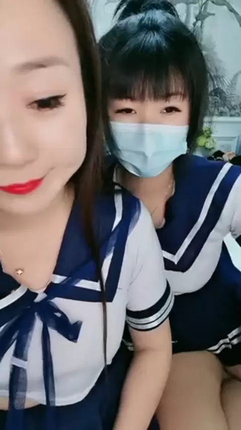 精彩4P两个风骚老阿姨床上调教小鲜肉和渣女小萝莉激情啪啪 黑丝制服露脸被老阿姨吃奶小哥舔逼 多体位爆草