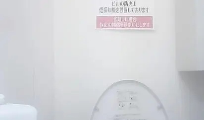 最新流出角度正点偸拍美女如云高级餐厅各种风格气质美女方便漂亮妹子嘘嘘后用了好多纸前面擦完后面擦