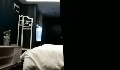 屌哥探花酒店约外围刚刮完逼毛的网红脸萝莉美眉各种姿势草不停
