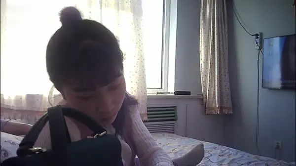 牛奶哥搞完朋友的老婆再搞人家上大二的女儿720P高清无水印