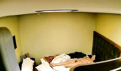 看起来挺老实的小青年艳福不浅旅店与吊钟大奶良家人妻少妇偷情叫的骚很激情颜射精子涂脸说美容的对白精彩