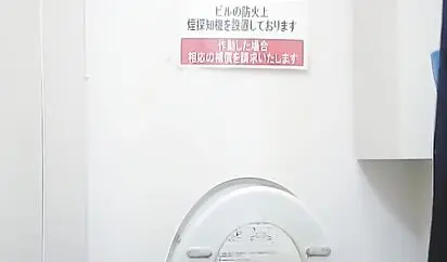 外站流出潮流购物商场坐厕偷拍时尚美女们嘘嘘蓝色短裤美眉的透明蕾丝内裤好性感