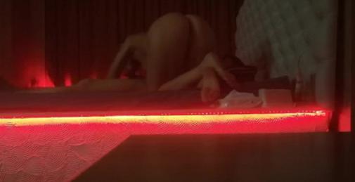 《探总奉上》贵在真实 会所金发妞