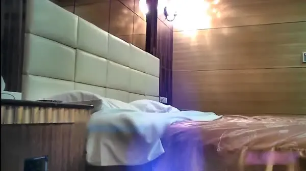 某网站重金购得SFA004-玩游戏认识的96年曾经在桑拿做过技师的丰满白皙美女 奶子和下面都很粉嫩 好久没操了