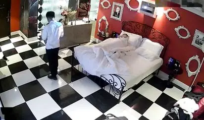 精品情趣酒店马赛克房偷拍家境不错的帅哥和女朋友开房啪啪