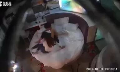 10 06新更 萤石云酒店偷拍-主题酒店嗨翻天 增加情趣操更爽 (3)