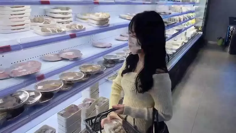 有这样的女朋友在身边你还有心思工作吗 萝莉社 半雪