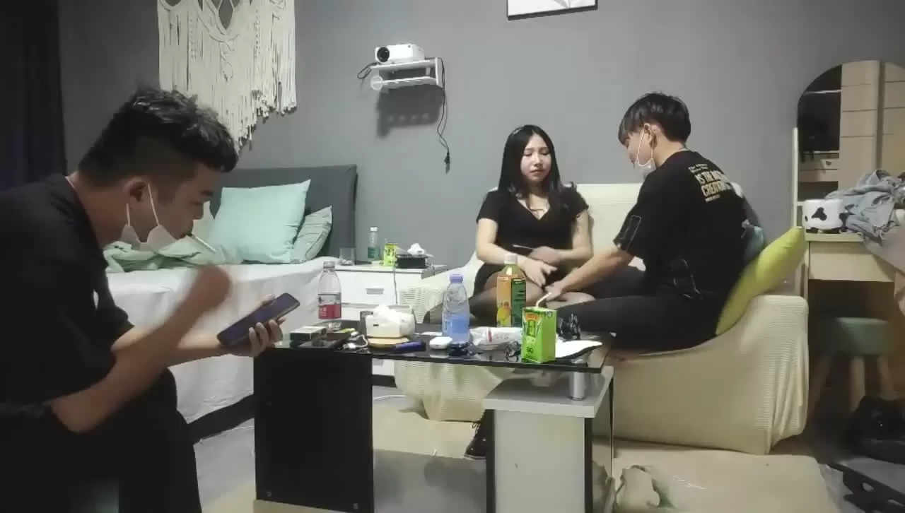 熟女探花-2600网约漂亮女神 粉胸翘臀