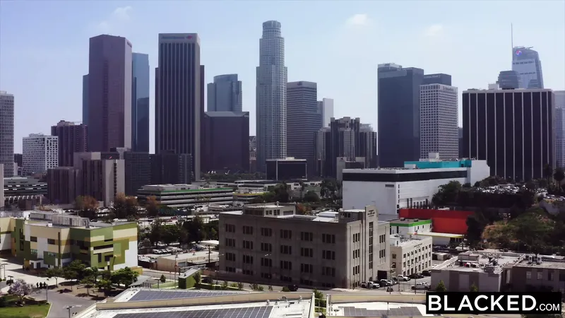 Blacked 她被 分心了所以她搞砸了