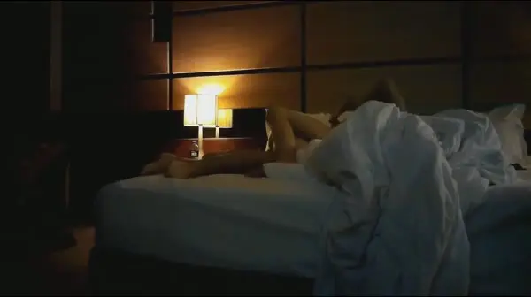 91啪啪很猛的大神约炮丽人高素质外围女露脸开裆黑丝美腿抱起来干把妹子操的说不要不行了