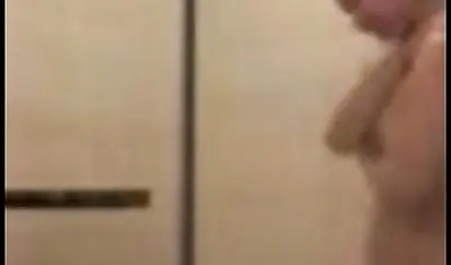 健身房认识的寂寞美骚妇老公出差视频洗澡尿尿掰穴勾引我