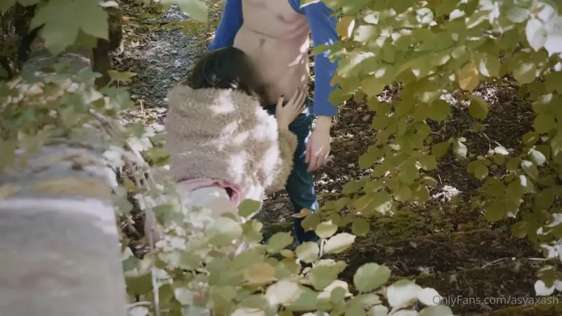 回归大自然的性爱 OnlyFans 性爱日记 城市探险 立冬 森林深入跪舔 翘美臀无套后入极速抽插 户外做爱好刺激