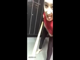 这主播为了红 见谁勾引谁