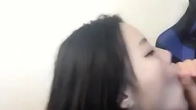 骚气十足又性感的人气美女主播和粉丝网友家中激烈啪啪