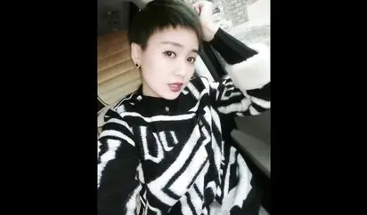 极品短发御姐和土豪去西藏旅游在火车卧铺玩自拍啪啪